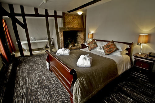 The Saracens Head 4*